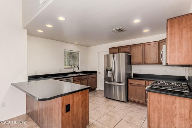 2935 E Canyon Bend Street, Tucson, AZ 85716