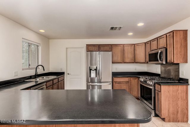 2935 E Canyon Bend Street, Tucson, AZ 85716