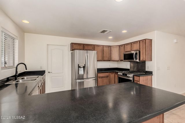 2935 E Canyon Bend Street, Tucson, AZ 85716