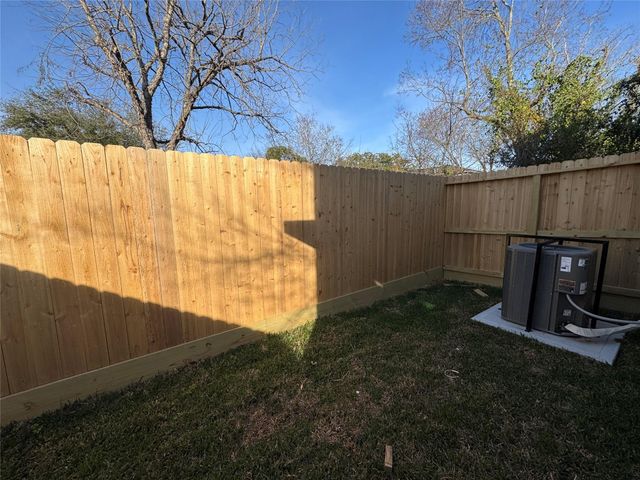 3225 Dennis Street, Houston, TX 77004