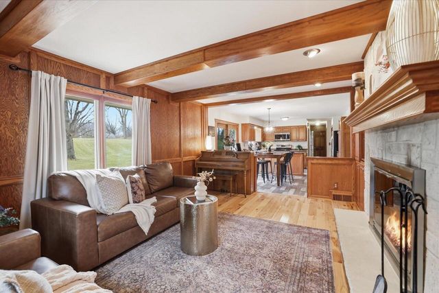 8755 W Meadow LANE, Franklin, WI 53132