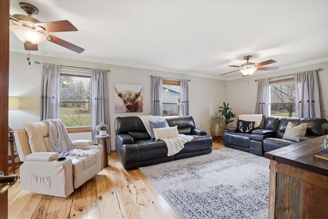 8755 W Meadow LANE, Franklin, WI 53132