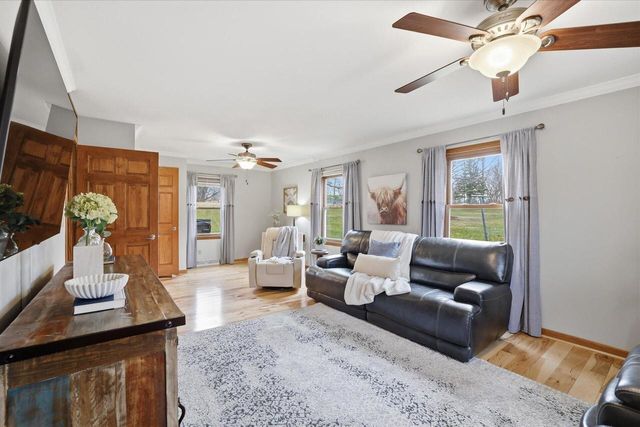 8755 W Meadow LANE, Franklin, WI 53132