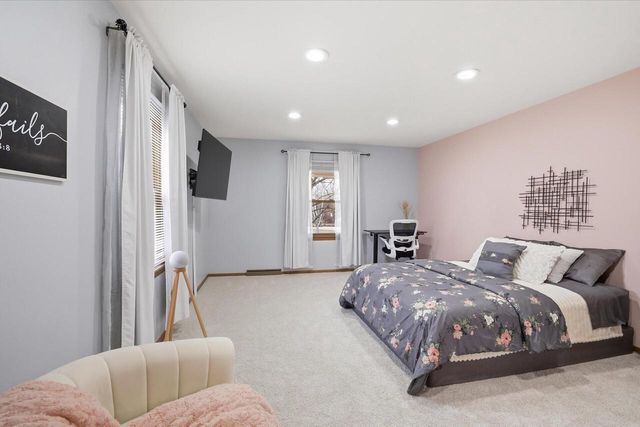 8755 W Meadow LANE, Franklin, WI 53132