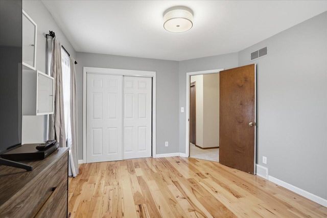 8755 W Meadow LANE, Franklin, WI 53132