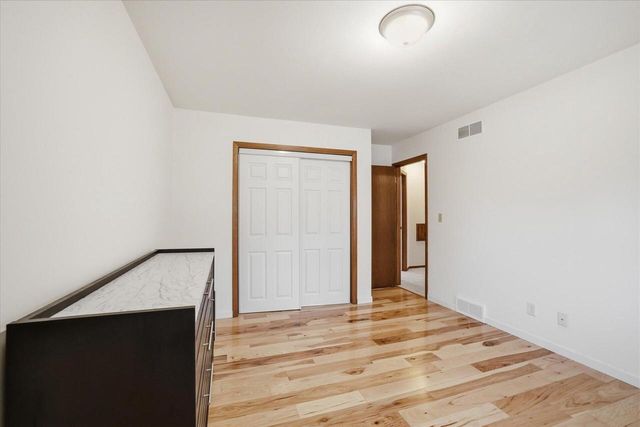 8755 W Meadow LANE, Franklin, WI 53132