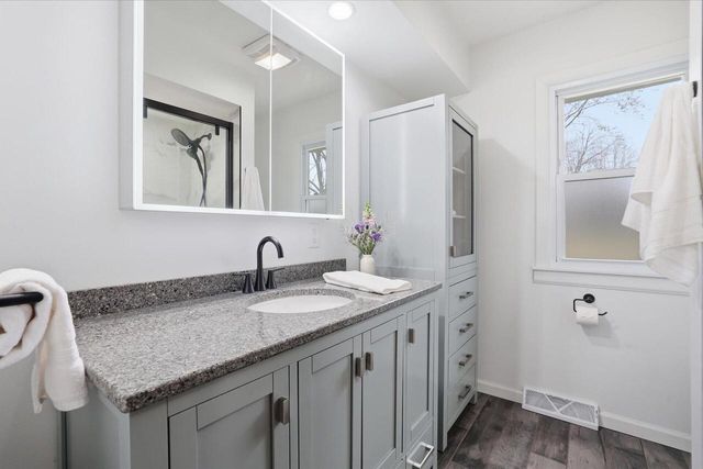 8755 W Meadow LANE, Franklin, WI 53132