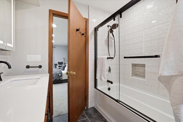 8755 W Meadow LANE, Franklin, WI 53132