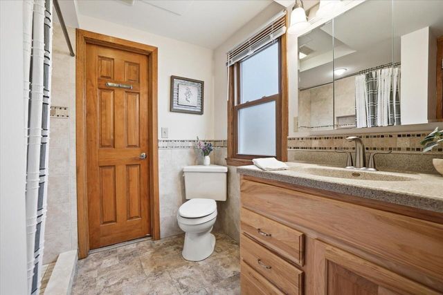 8755 W Meadow LANE, Franklin, WI 53132