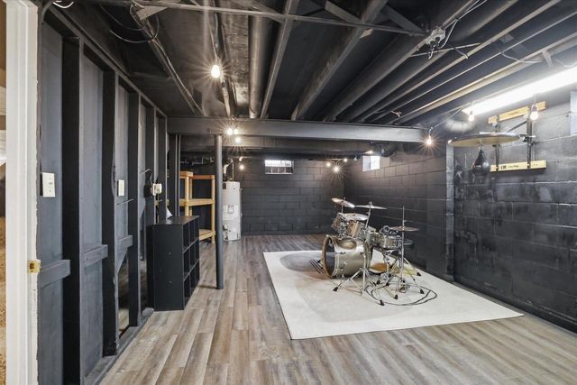 8755 W Meadow LANE, Franklin, WI 53132