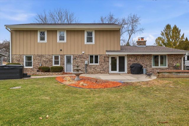 8755 W Meadow LANE, Franklin, WI 53132