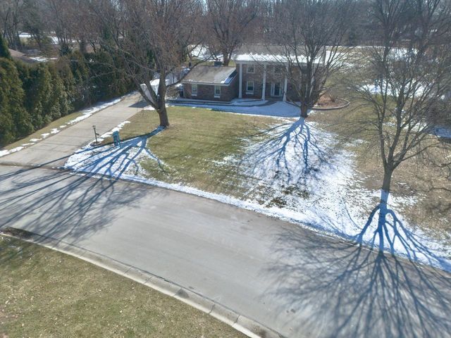 8755 W Meadow LANE, Franklin, WI 53132