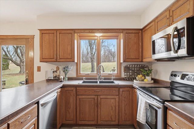8755 W Meadow LANE, Franklin, WI 53132