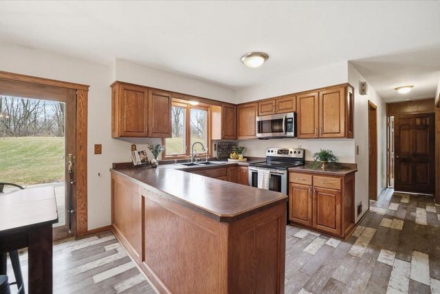 8755 W Meadow LANE, Franklin, WI 53132