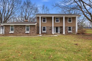 8755 W Meadow LANE, Franklin, WI 53132
