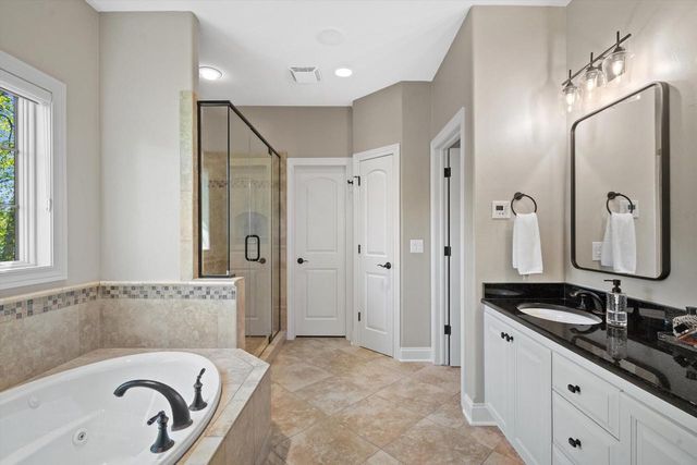 6140 Conservancy DRIVE, New Berlin, WI 53151