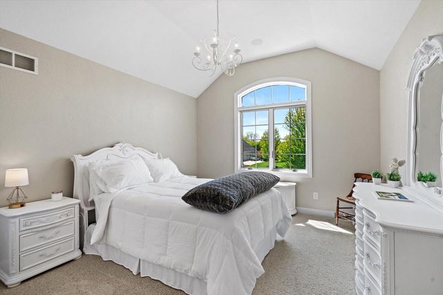 6140 Conservancy DRIVE, New Berlin, WI 53151
