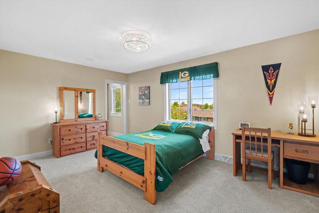 6140 Conservancy DRIVE, New Berlin, WI 53151