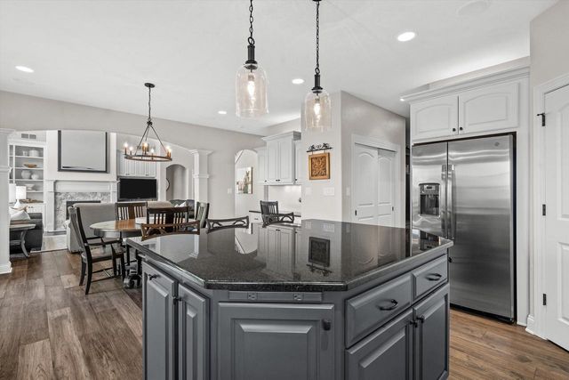 6140 Conservancy DRIVE, New Berlin, WI 53151