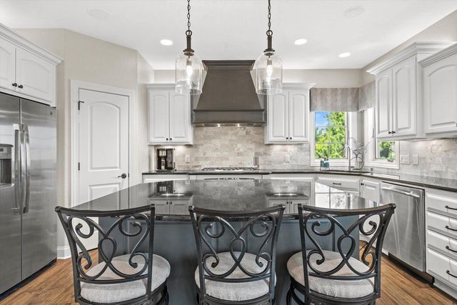 6140 Conservancy DRIVE, New Berlin, WI 53151
