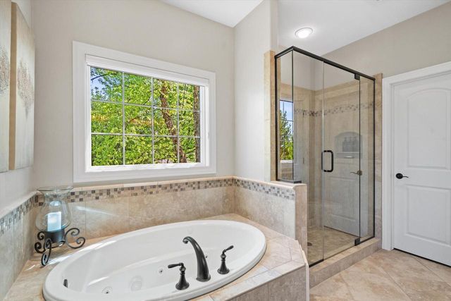 6140 Conservancy DRIVE, New Berlin, WI 53151