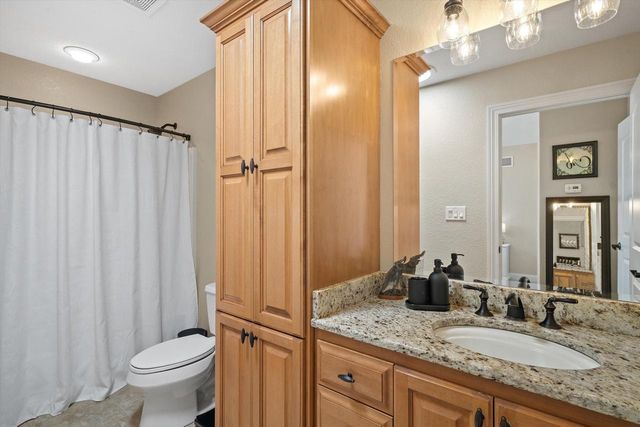 6140 Conservancy DRIVE, New Berlin, WI 53151