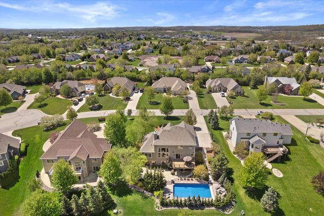 6140 Conservancy DRIVE, New Berlin, WI 53151
