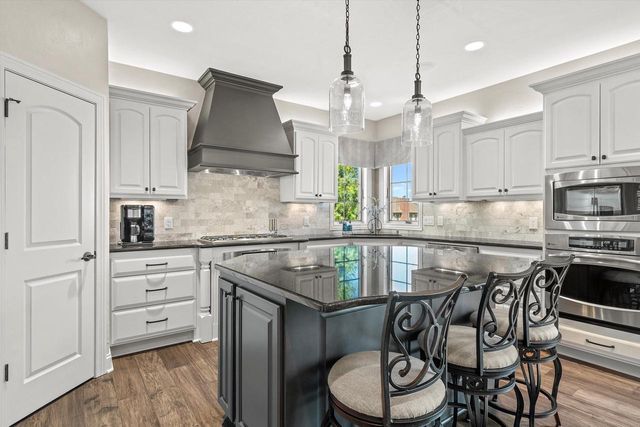 6140 Conservancy DRIVE, New Berlin, WI 53151