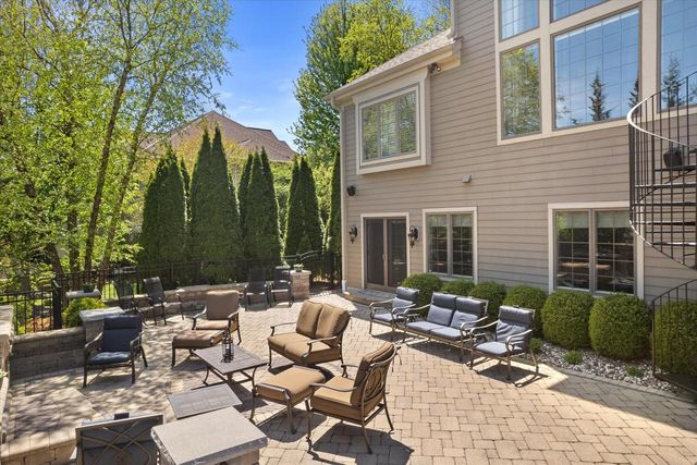 6140 Conservancy DRIVE, New Berlin, WI 53151