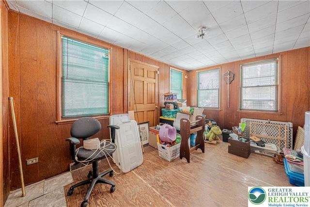 782 Uniontown Road, Lopatcong, NJ 08865