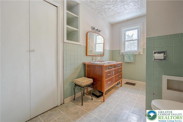 782 Uniontown Road, Lopatcong, NJ 08865