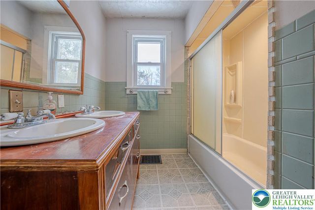 782 Uniontown Road, Lopatcong, NJ 08865