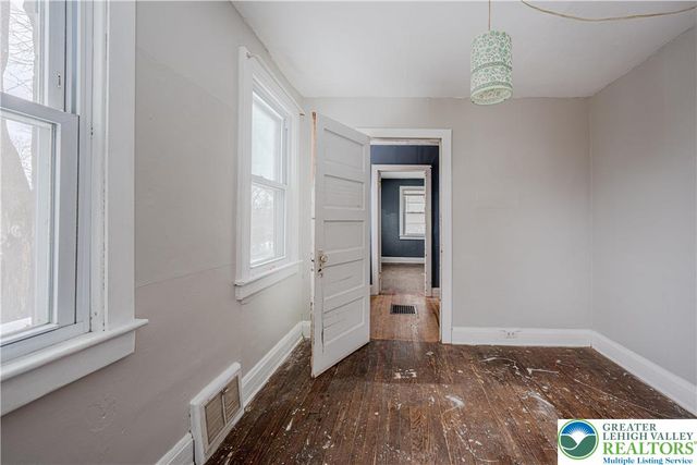 782 Uniontown Road, Lopatcong, NJ 08865