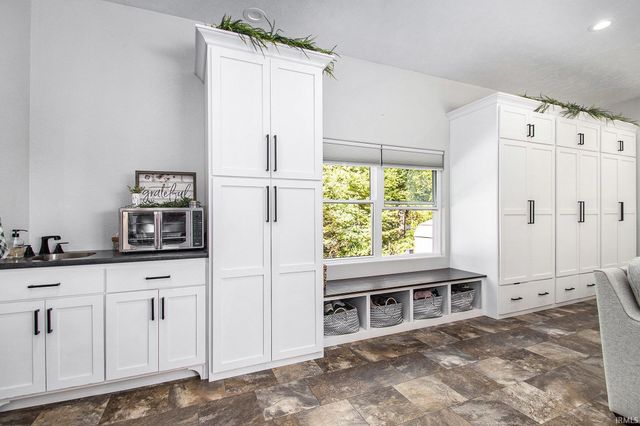 5980 N 1080 W, Shipshewana, IN 46565