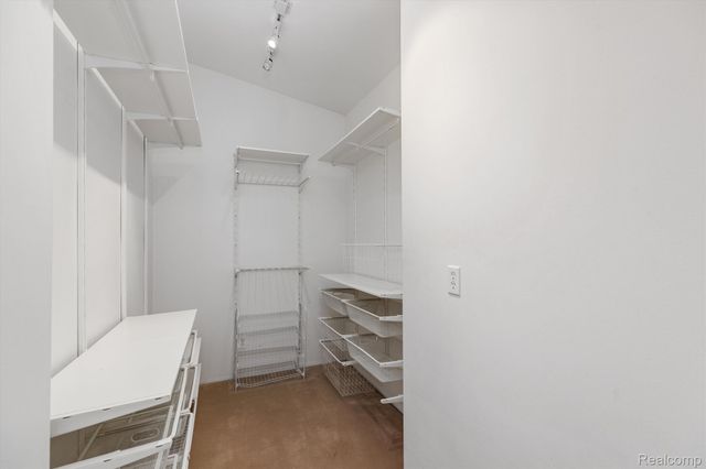 854 Brooklawn Drive, Troy, MI 48084