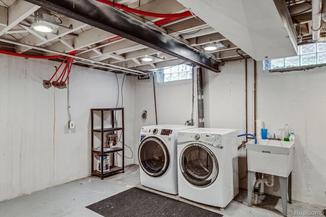 854 Brooklawn Drive, Troy, MI 48084