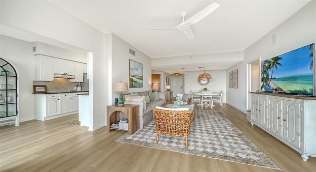 1800 BENJAMIN FRANKLIN DRIVE B308, Sarasota, FL 34236