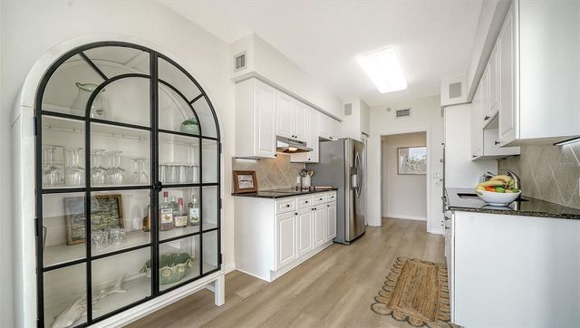 1800 BENJAMIN FRANKLIN DRIVE B308, Sarasota, FL 34236