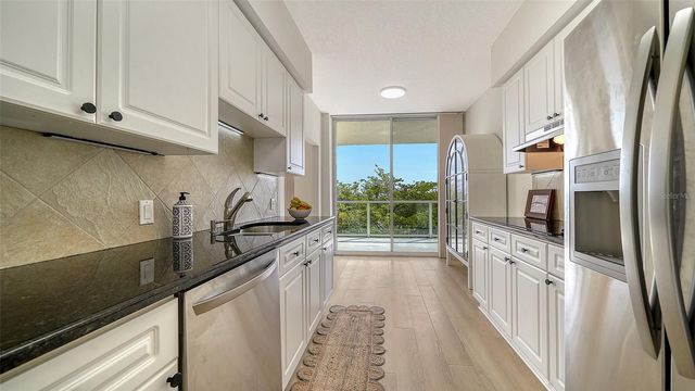 1800 BENJAMIN FRANKLIN DRIVE B308, Sarasota, FL 34236