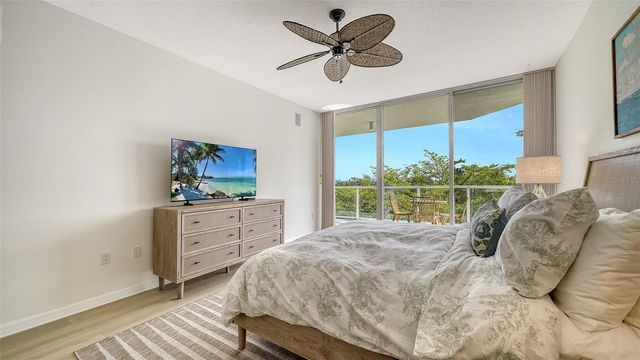 1800 BENJAMIN FRANKLIN DRIVE B308, Sarasota, FL 34236