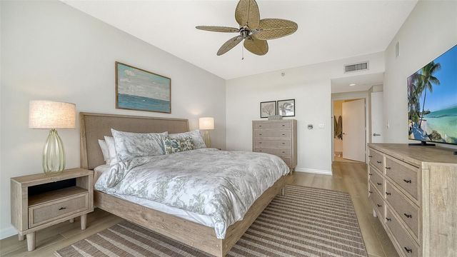 1800 BENJAMIN FRANKLIN DRIVE B308, Sarasota, FL 34236