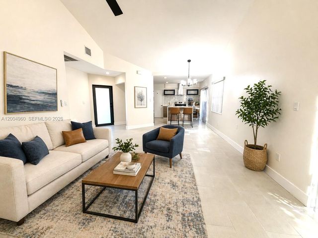 640 SW 113th Ter, Pembroke Pines, FL 33025