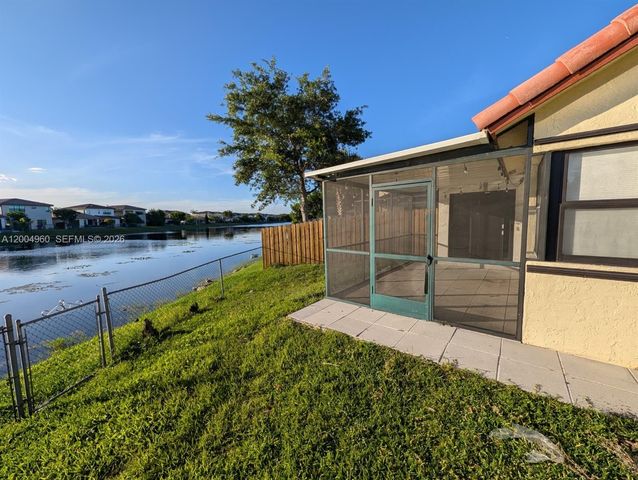 640 SW 113th Ter, Pembroke Pines, FL 33025