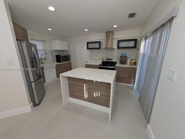 640 SW 113th Ter, Pembroke Pines, FL 33025