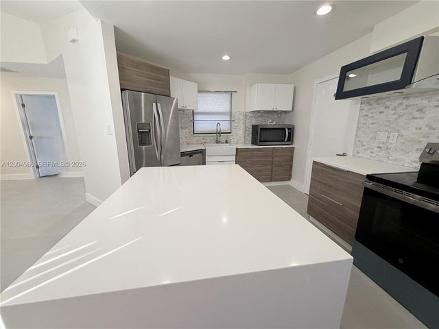 640 SW 113th Ter, Pembroke Pines, FL 33025