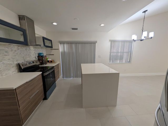 640 SW 113th Ter, Pembroke Pines, FL 33025