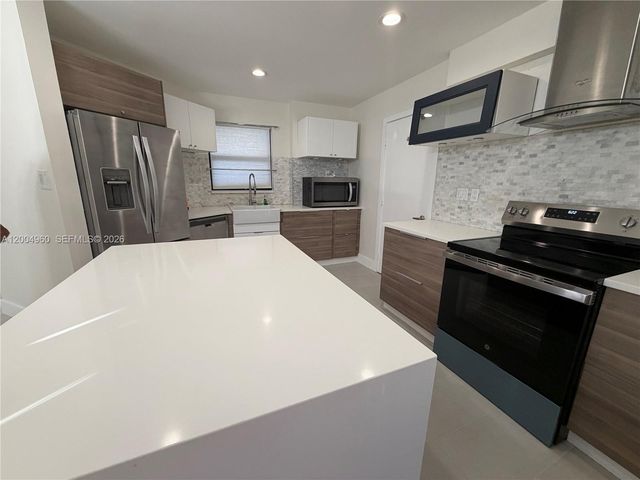 640 SW 113th Ter, Pembroke Pines, FL 33025