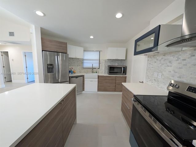 640 SW 113th Ter, Pembroke Pines, FL 33025