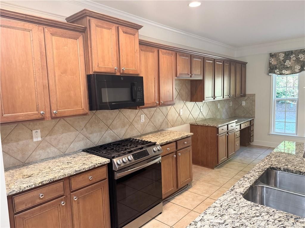 Image 9 of property listing at 4430 Cadmium Drive, Cumming, GA 30040