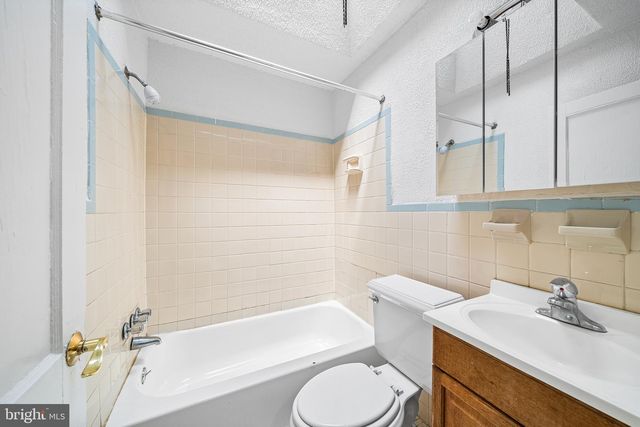 435 CROYDEN RD, Upper Darby, PA 19082